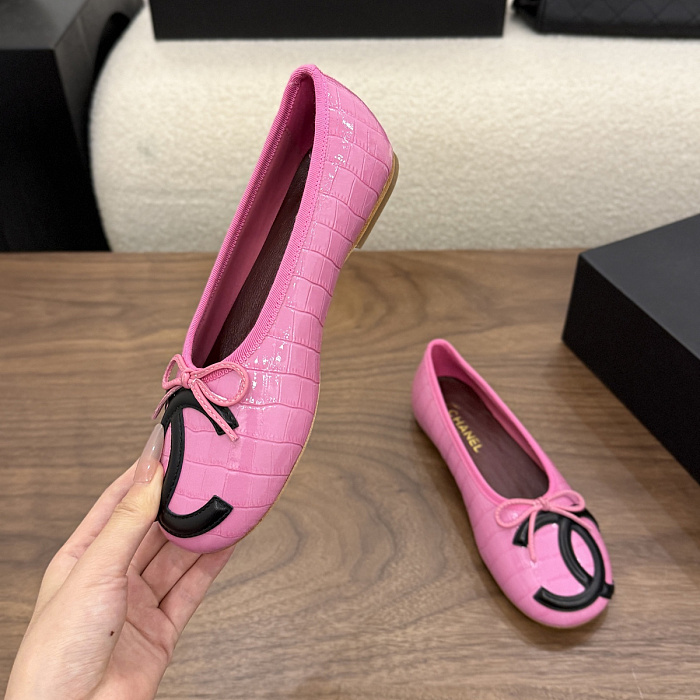 Pink Crocodile Texture Ballet Flats With Bow And Accent