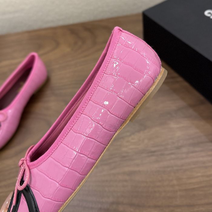 Pink Crocodile Texture Ballet Flats With Bow And Accent