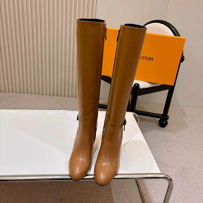 Chunky High Heel Knee High Boots With Side Zipper