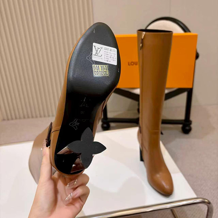 Chunky High Heel Knee High Boots With Side Zipper