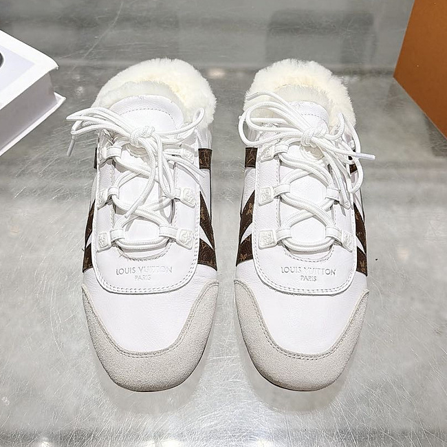 Furry Lined Closed Toe Mules With Laces
