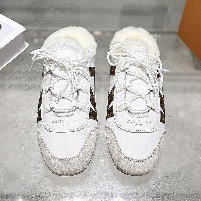 Furry Lined Closed Toe Mules With Laces