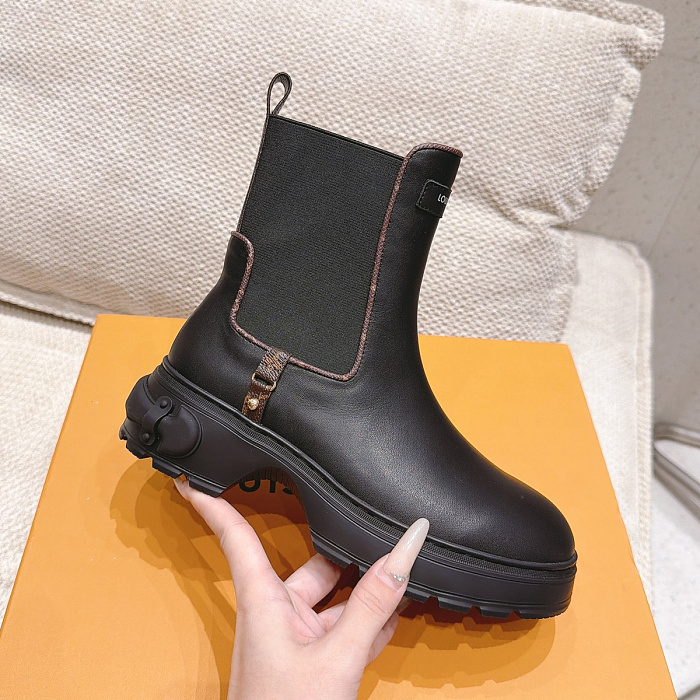 Chunky Lug Sole Chelsea Boots With Side Elastic Panels