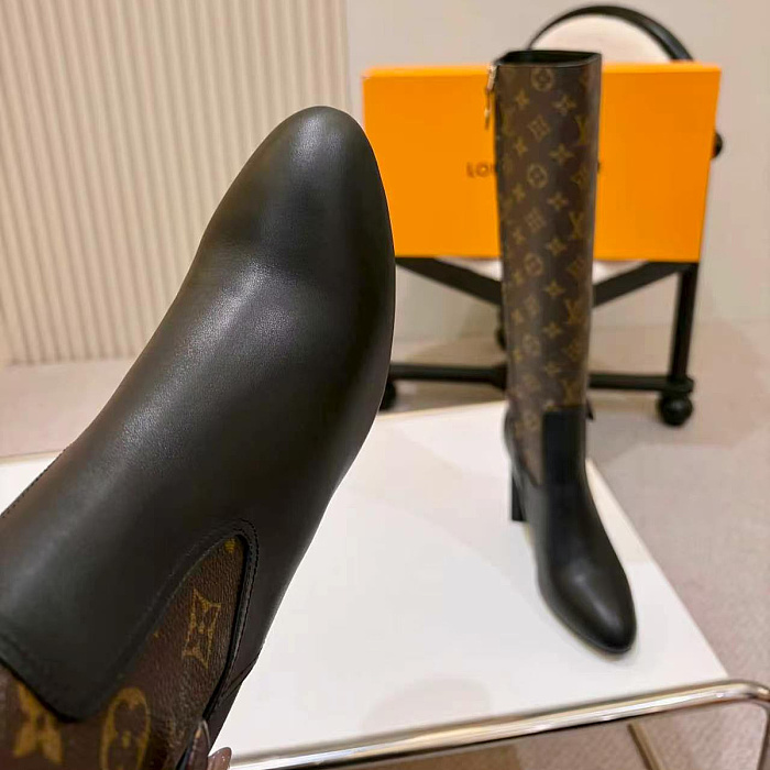 Monogram Print Knee High Heeled Boots With Buckle