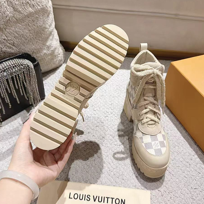Chunky Lug Sole Lace Up Platform Boots