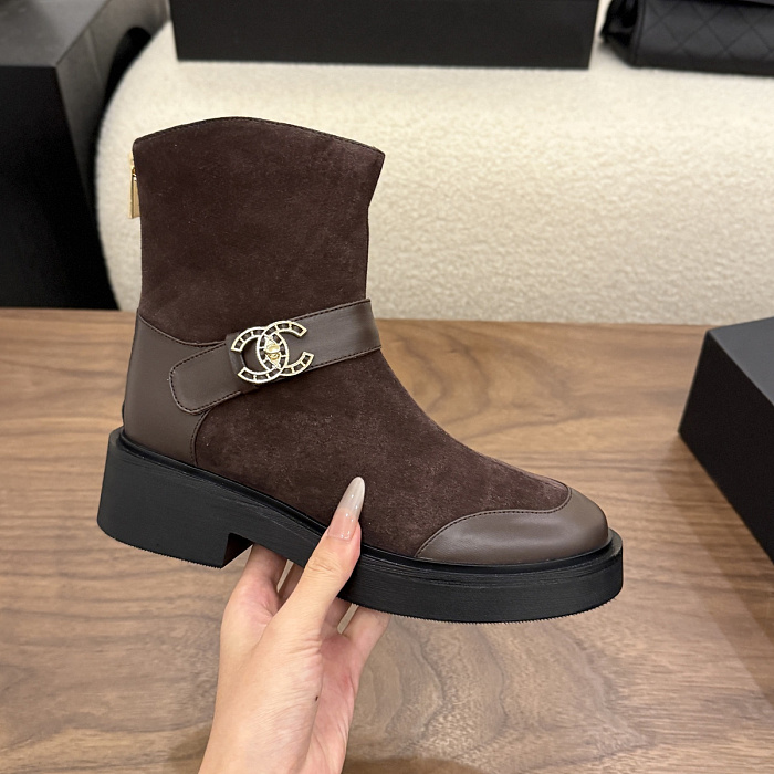 Brown Suede Short Boots With Chunky Heels And Round Toes