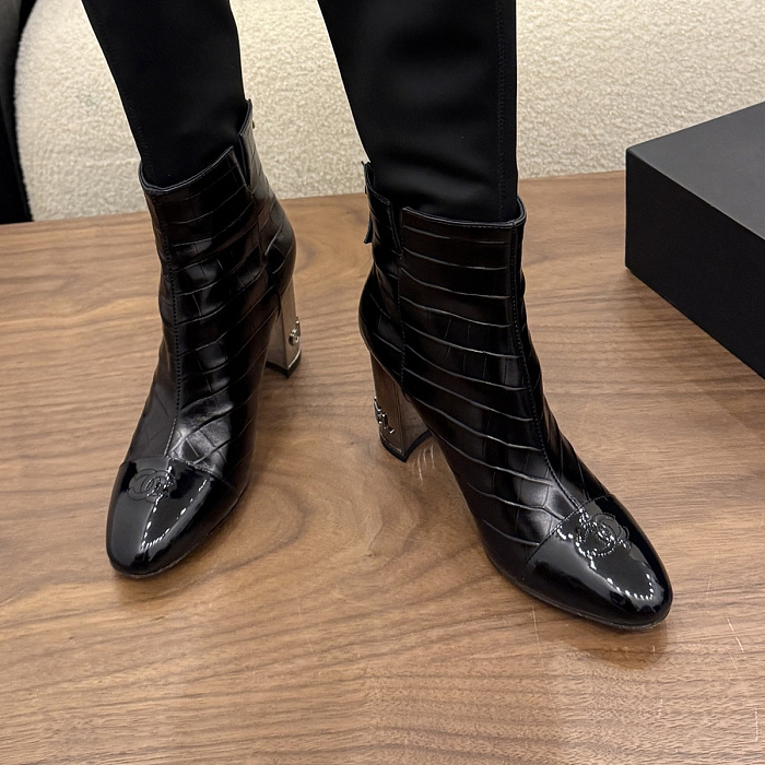 Black Crocodile Textured Patent Toe High Heel Stretch Boots With Chunky Heel