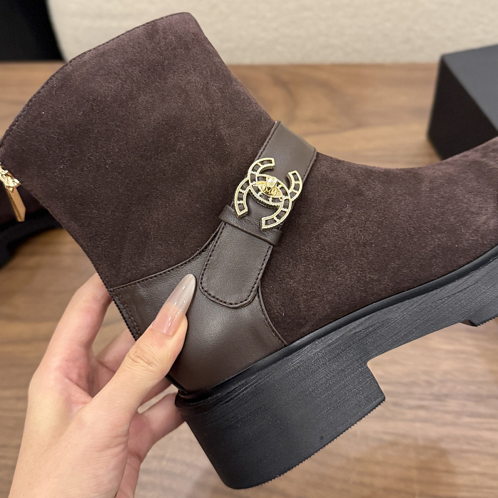Brown Suede Short Boots With Chunky Heels And Round Toes