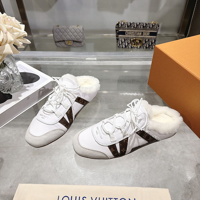 Furry Lined Closed Toe Mules With Laces