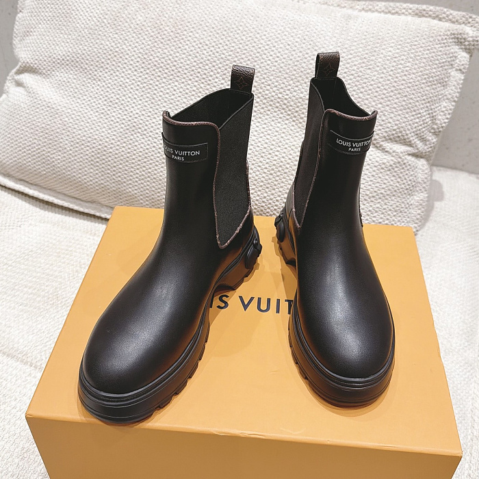 Chunky Lug Sole Chelsea Boots With Side Elastic Panels
