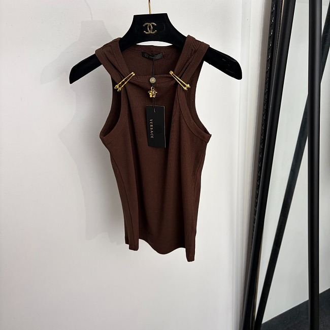 Medusa Pin Detail Cotton Knit Slim Fit Tank Top