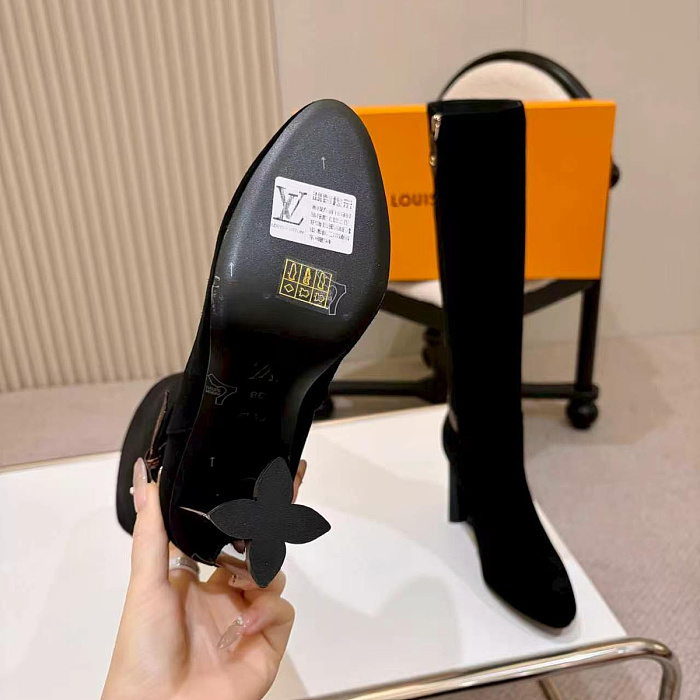 Chunky Heeled Suede Knee High Boots With Side Zipper