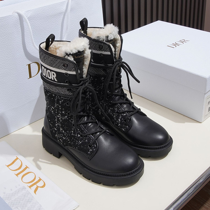Lace-Up Lug Sole Chunky Winter Boots