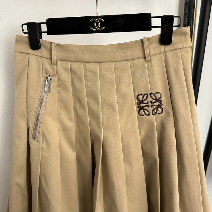 Chic Embroidered Graphic Zipper Pocket High Waist Pleated Midi Skirt