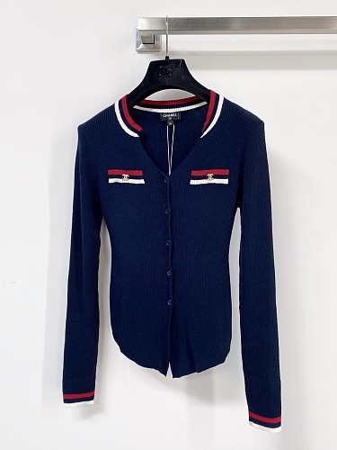 Minimalist Icon Detail Breathable Knit Long Sleeve Top