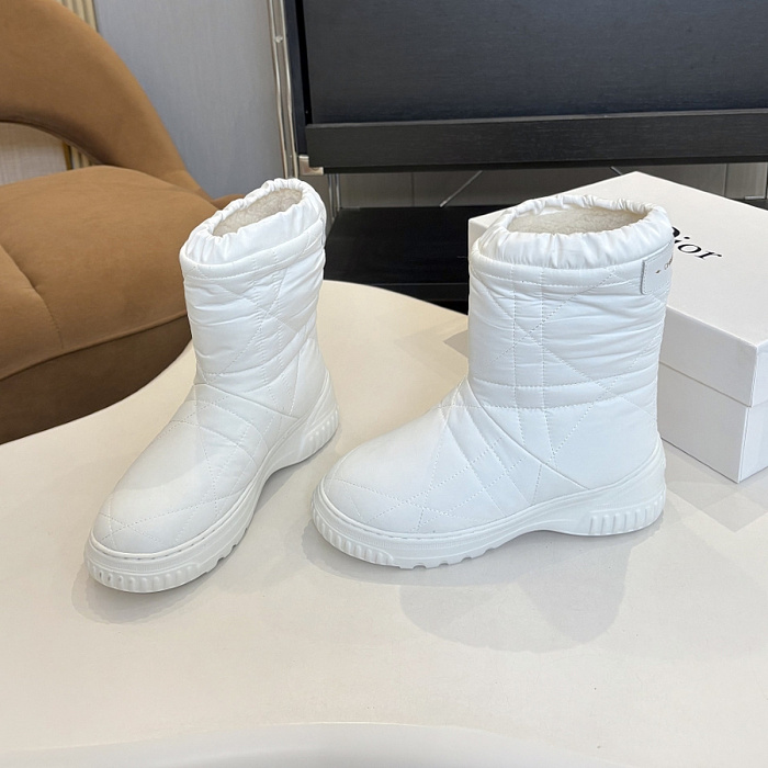 White Quilted Winter Snow Boots With Waterproof Fabric