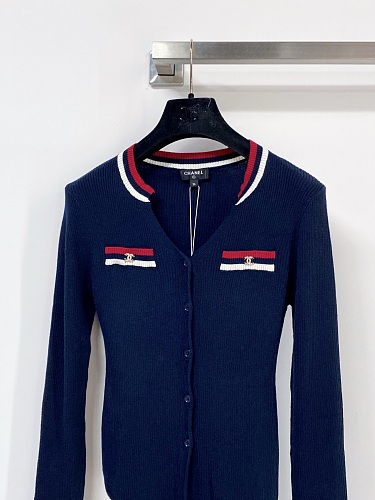Minimalist Icon Detail Breathable Knit Long Sleeve Top