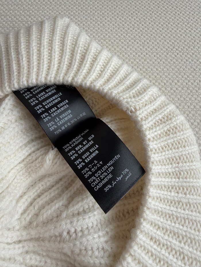 Ribbed Cashmere Knit Beret With Subtle Icon Detail