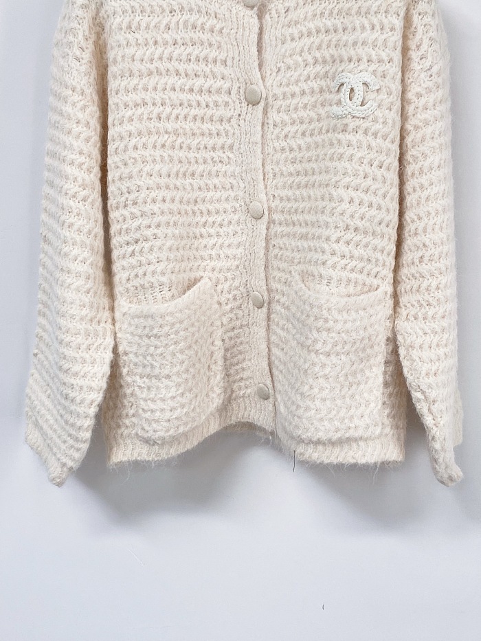 Breathable Knit V-Neck Cardigan With Chic Letter Print Detail