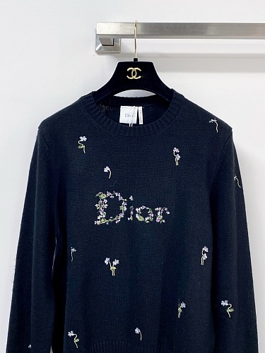 Colorblocked Tricolor Long Sleeve Slim Fit Graphic Knit Top