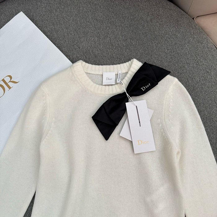 Oversized Bow Accent Cashmere Knit Sweater With Letter Print Crew Neck