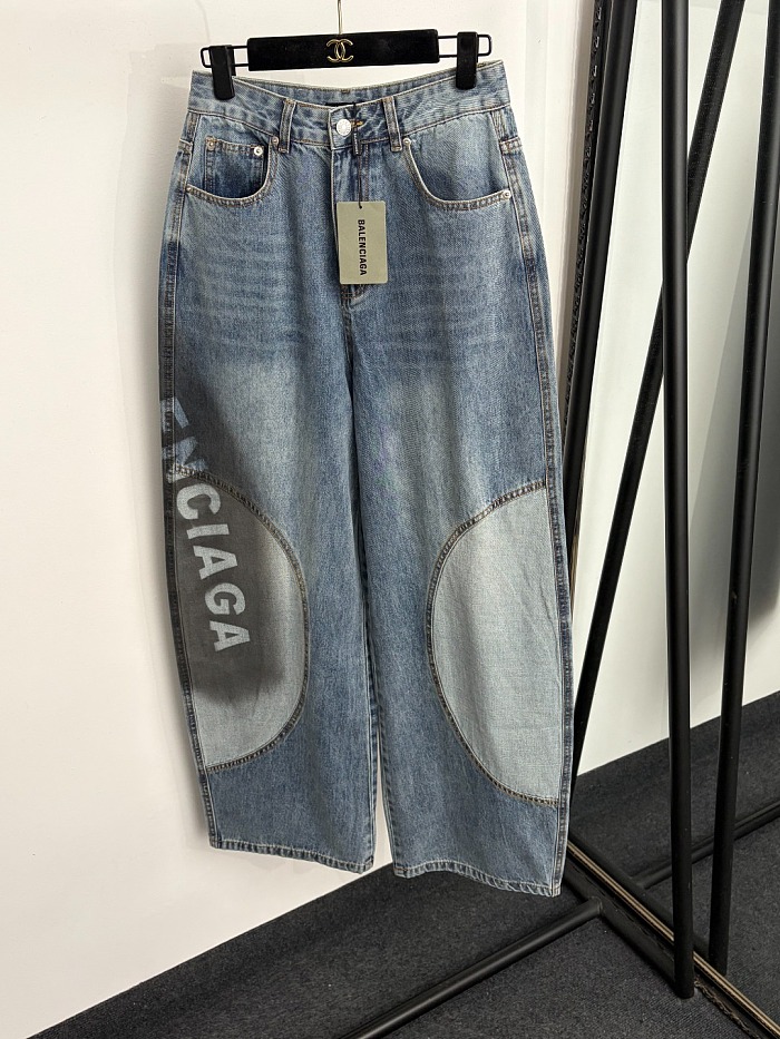 Distressed Spray Paint Letter Print Curved Wide Leg Denim Jeans