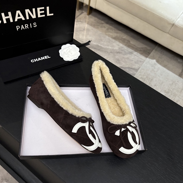 Faux Shearling Lined Suede Slip On Slippers With Quilted Detail