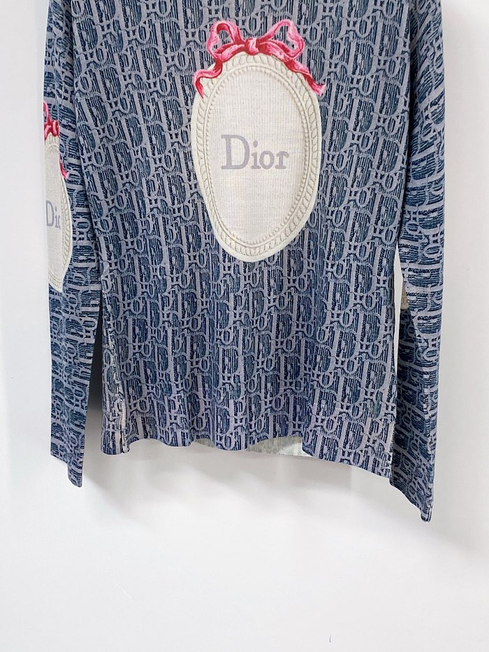 Sleek Letter Print Long Sleeve Slim Fit Knit Top