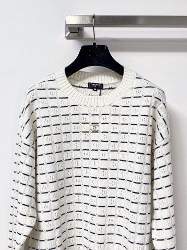 Breathable Knit Long Sleeve Top With Chic Letter Print Detail