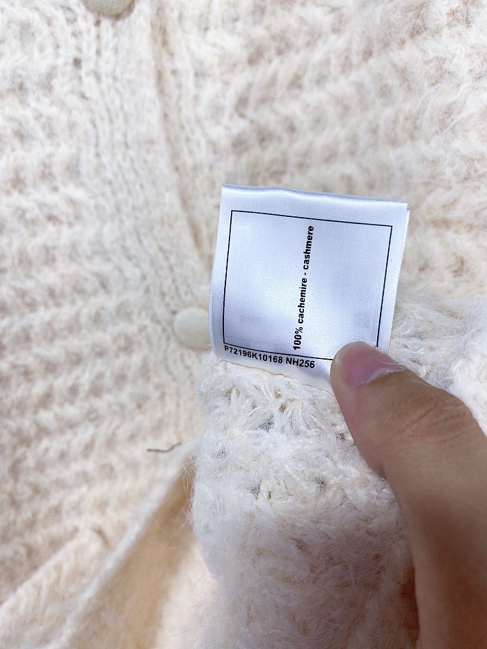 Breathable Knit V-Neck Cardigan With Chic Letter Print Detail