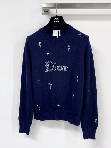 Colorblocked Graphic Print Slim Fit Long Sleeve Knit Top