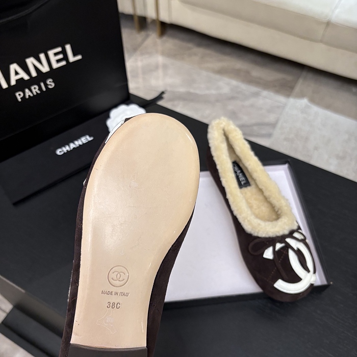 Faux Shearling Lined Suede Slip On Slippers With Quilted Detail