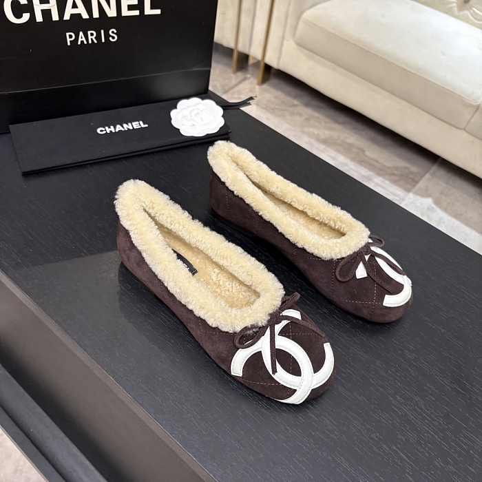 Faux Shearling Lined Suede Slip On Slippers With Quilted Detail
