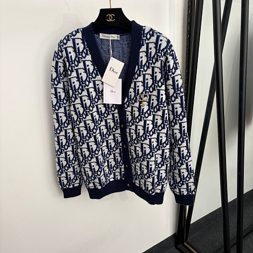 Crystal Bumblebee Icon Detail V Neck Wool Knit Cardigan
