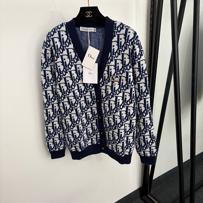 Crystal Bumblebee Icon Detail V Neck Wool Knit Cardigan