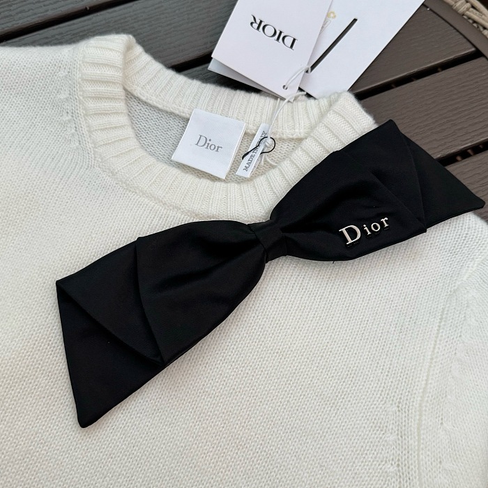 Oversized Bow Accent Cashmere Knit Sweater With Letter Print Crew Neck