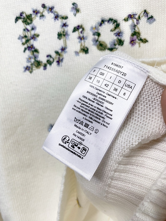 Colorblock Letter Print Slim Fit Long Sleeve Knit Top
