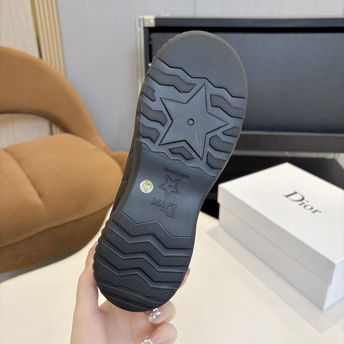 Black Quilted Puffer Snow Boots With Plush Lining