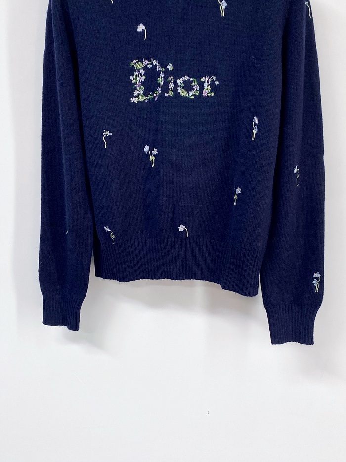 Colorblocked Graphic Print Slim Fit Long Sleeve Knit Top
