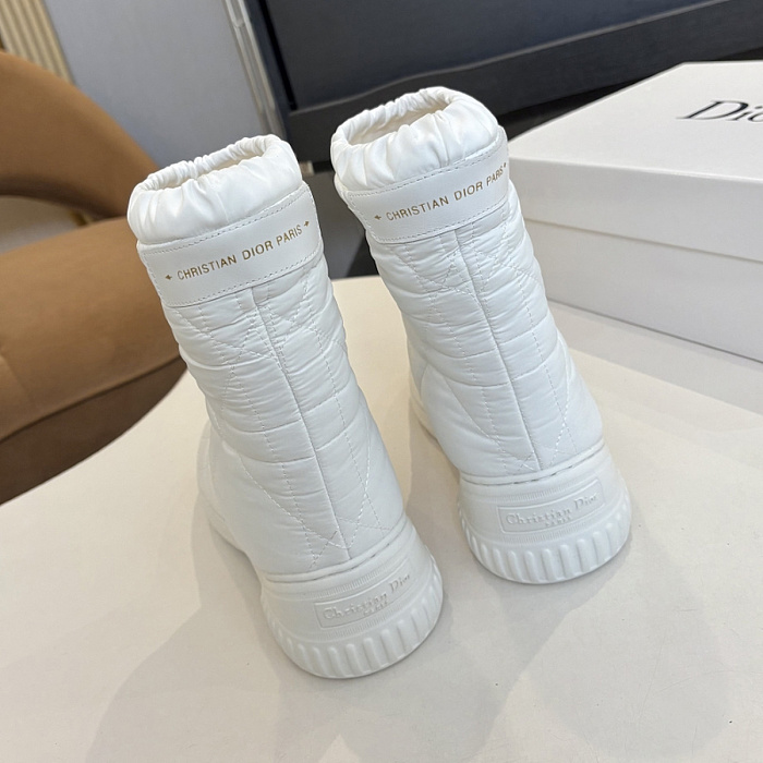 White Quilted Winter Snow Boots With Waterproof Fabric