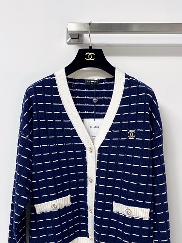 Chic Contrast Trim V-Neck Breathable Knit Cardigan