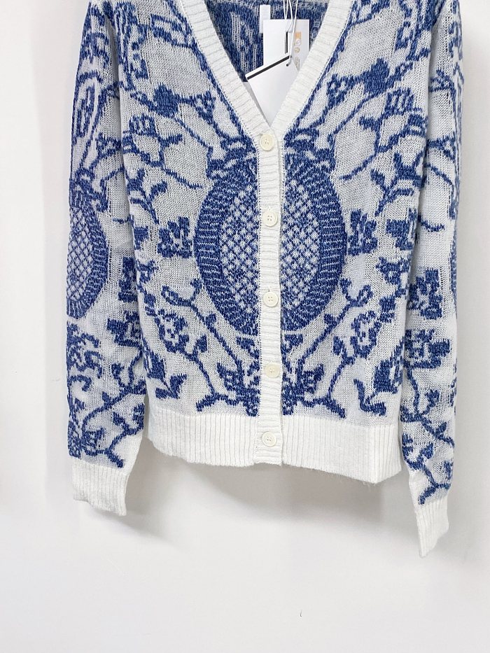 Color Block Tricolor Slim Fit Cardigan With Graphic Detail