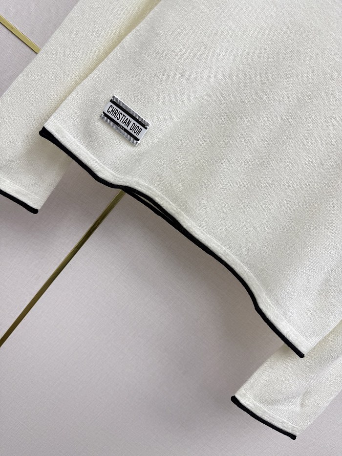 Contrast Trim Metallic Icon Detail Crew Neck Knit Sweater