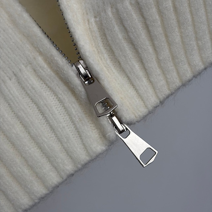 Chic   Knit Cropped Hooded Cardigan With Graphic Metal Accent