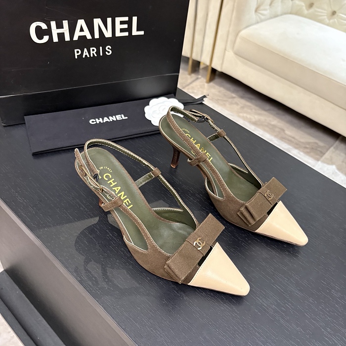 Two-Tone Pointed Toe Heeled Slingback Pumps With Bow And Detail