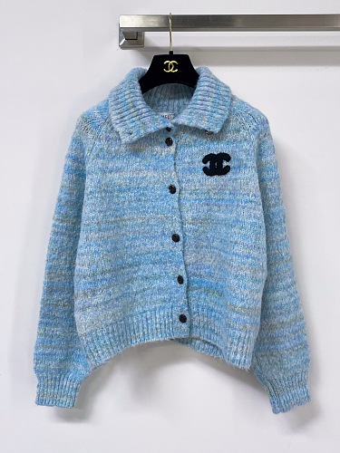 Contrast Trim V-Neck Breathable Knit Cardigan With Graphic Detail