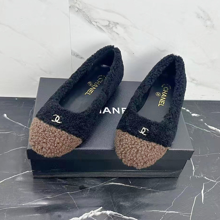 Fuzzy Contrast Toe Slip On Ballet Flats