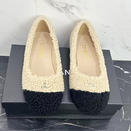 Fuzzy Contrast Cap Toe Slip On Ballet Flats