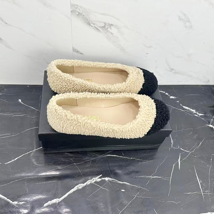 Fuzzy Contrast Cap Toe Slip On Ballet Flats