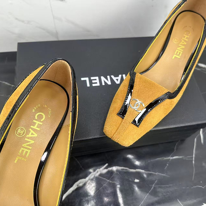 Chic Suede And Patent Leather Closed Toe Mid Heel Pumps
